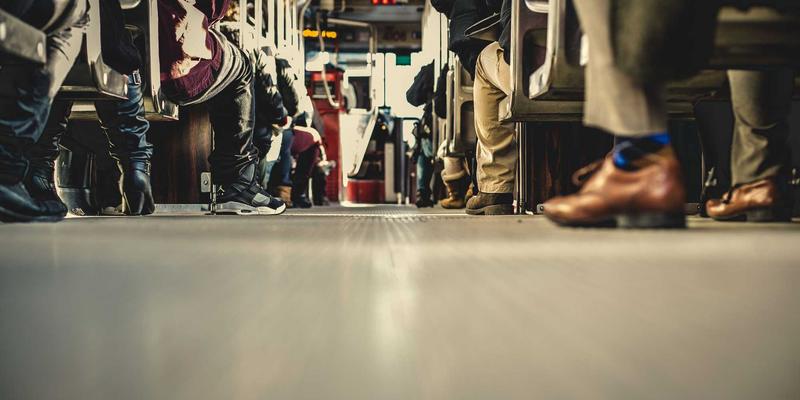 奢侈品皮具与手袋专业清洁养护指南：为何家庭护理风险高，专业服务价值何在？