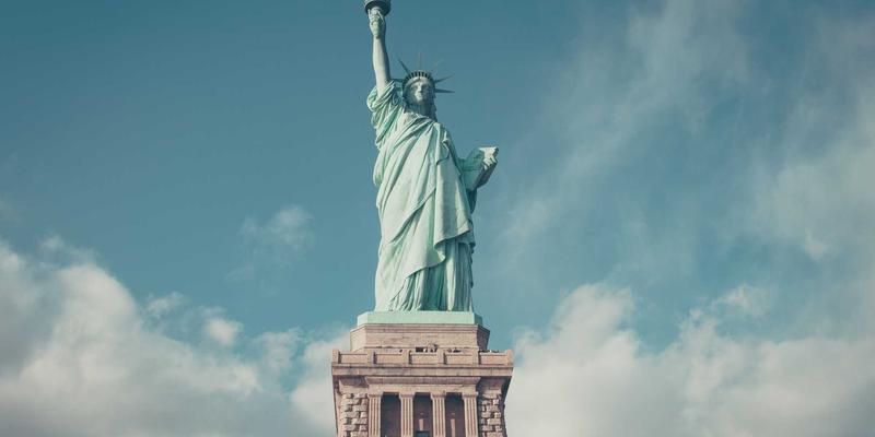 床垫深度清洁与除菌：看不见的卫生死角如何影响睡眠健康 | PP洗衣专业指南