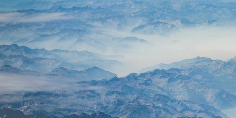 高端运动装备与功能性服装专业洗护指南:如何保持科技面料性能与寿命